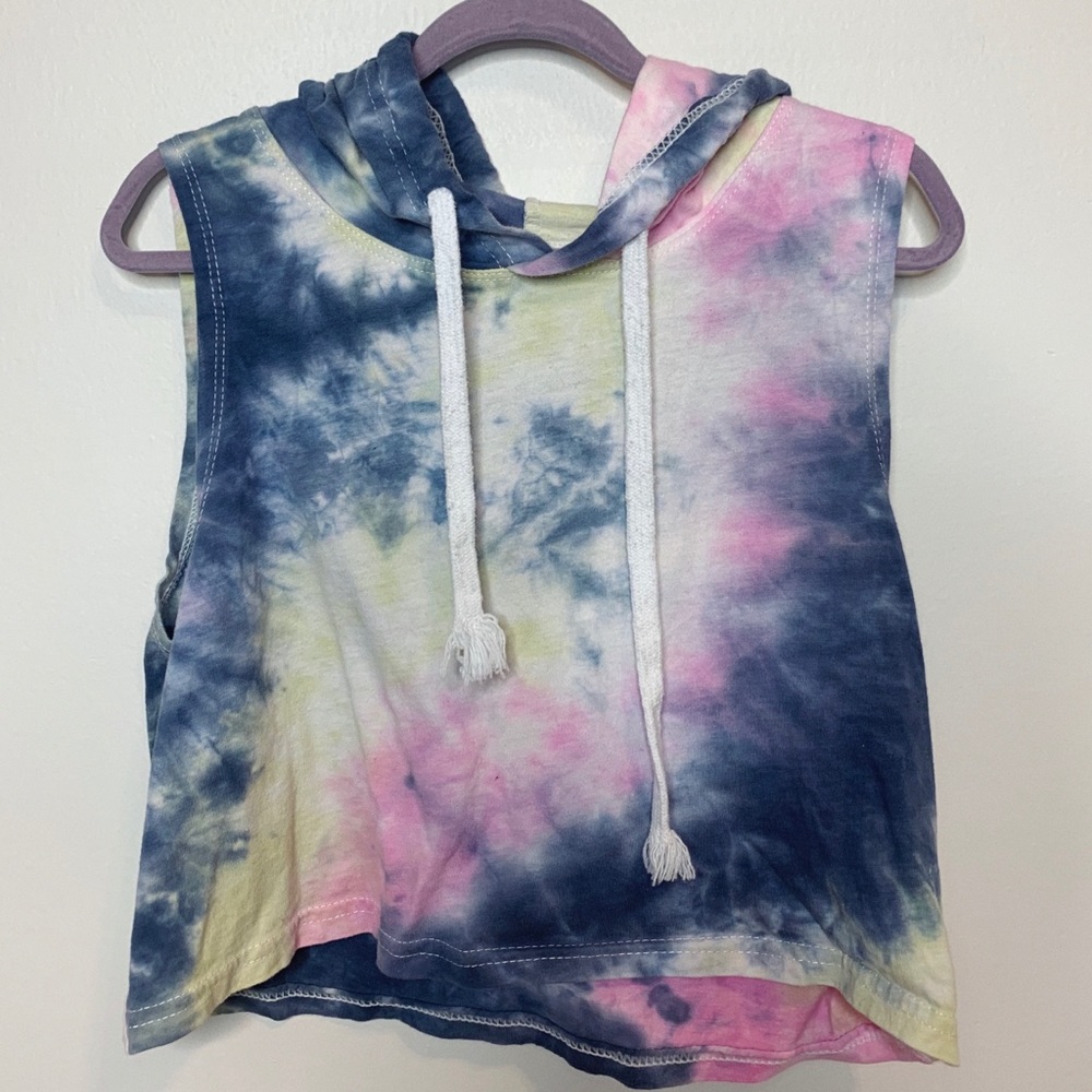 TANK TOP WITH HOODIE